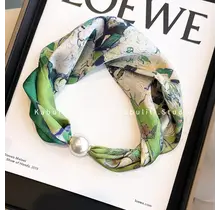 Sjaalketting met Parel Magnetische Sluiting Groene Artistieke Print