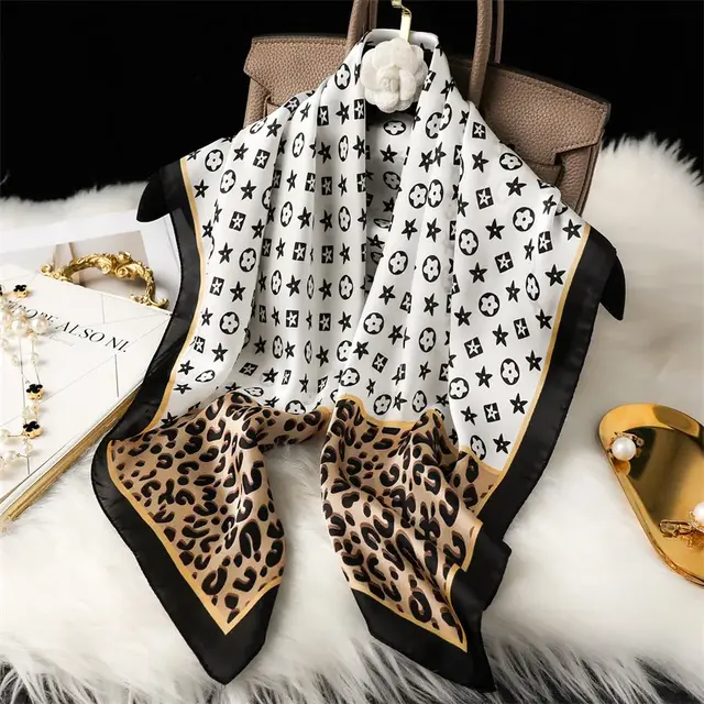 Vierkante Zijden Sjaal 70x70 cm Monogram & Leopard Print