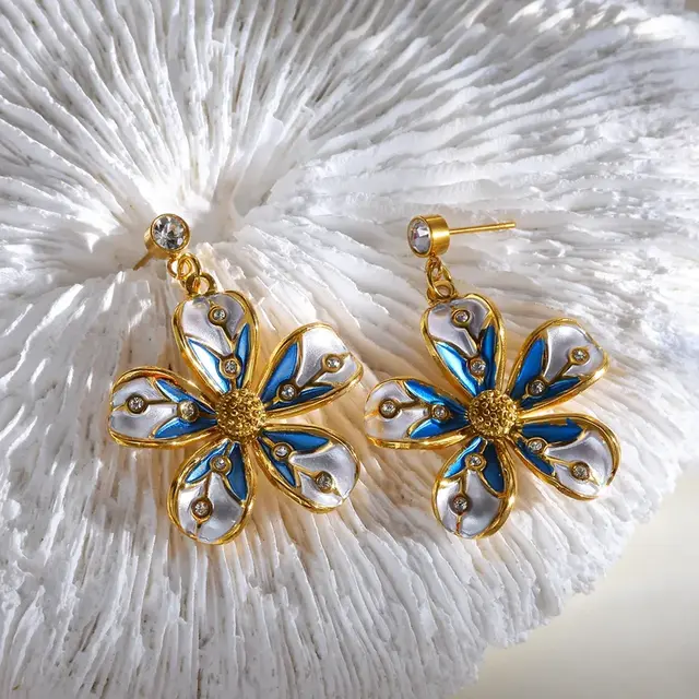 Stainless Steel Bloem Oorbellen met Zirkonia – Keuze uit Blauw of Bruin