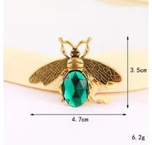 Gouden Bij Button Cover met Groene Steen – Trendy Blouse Accessoire