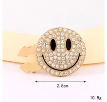 Gouden Smile Button Cover met Strass – Trendy Blouse Upgrade