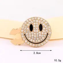 Gouden Smile Button Cover met Strass – Trendy Blouse Upgrade