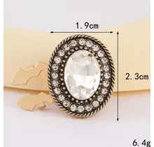 Ovale Crystal Button Cover met Strass – Statement Blouse Accessoire