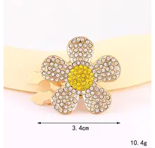 Bloem Button Cover met Strass – Trendy Blouse Accessoire