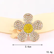 Bloem Button Cover met Strass – Trendy Blouse Accessoire