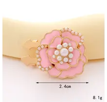 Roze Bloem Button Cover met Parels – Romantisch en Trendy