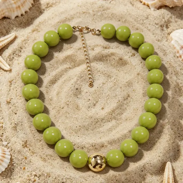 Groene Kralen Ketting met Gouden Detail – Trendy Fresh Look Necklace