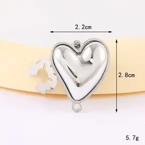 Button Cover Hart Zilver – Trendy Blouse Accessoire met Metalen Afwerking