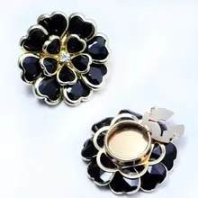 Button Cover Bloem Zwart – Statement Fashion Accessoire voor Blouse