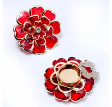 Button Cover Bloem Rood – Opvallende Trend Accessoire voor Blouse