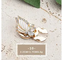 Button Cover Vlinder Wit – Elegante Trend Accessoire voor Blouse