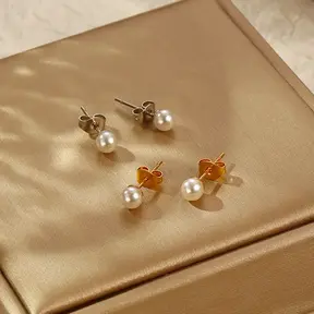 Stainless Steel Oorstuds Parel Goud of Zilver – Tijdloze Minimalistische Studs