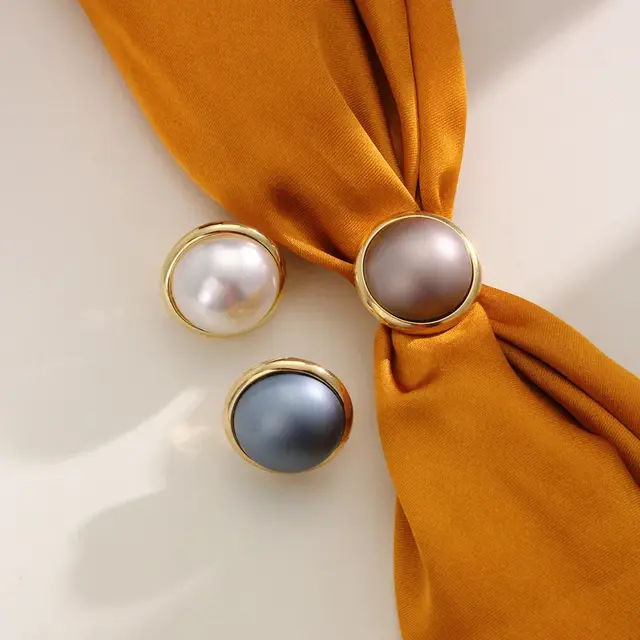 Sjaalring Parel Goud – Luxe Scarf Ring met Parel Look voor Sjaals & Blouses