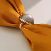 Sjaalring Parel Goud – Luxe Scarf Ring met Parel Look voor Sjaals & Blouses