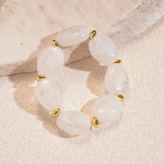 Resin Kralenarmband Wit – Minimalistische Chunky Armband met Glans