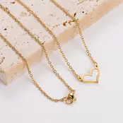 Stainless Steel Ketting Hartje Parelmoer Wit – Minimalistische Gouden Ketting 40+5 cm