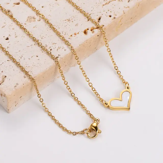 Stainless Steel Ketting Hartje Parelmoer Wit – Minimalistische Gouden Ketting 40+5 cm