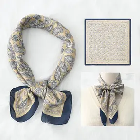 Beige Blauw Paisley Sjaaltje – Tijdloze Classic Look