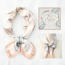 Beige Bloemenprint Sjaaltje – Elegant & Tijdloos