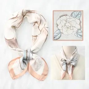 Beige Bloemenprint Sjaaltje – Elegant & Tijdloos