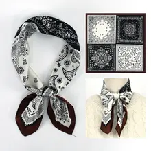 Zwart Wit Paisley Sjaaltje – Stoer & Trendy Contrast