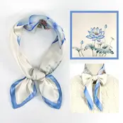 Blauw Wit Lotus Sjaaltje – Elegant & Tijdloos