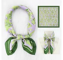 Groen Lila Bloemen Sjaaltje – Fresh & Trendy Look