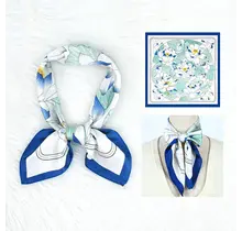 Blauw Wit Bloemen Sjaaltje – Klassiek & Stijlvol