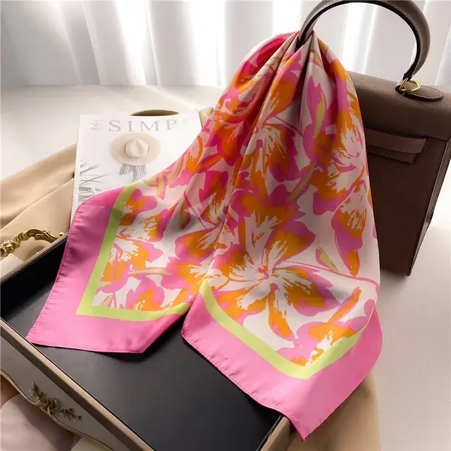 Goodies Label Sjaaltje Floral Pop Pink 70 x 70 cm