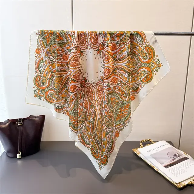 Goodies Label Sjaaltje Paisley Ivory Orange 70 x 70 cm