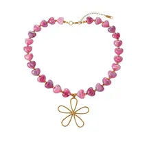 Roze Hartjes Kralenketting met Goudkleurige Bloem | Goodies