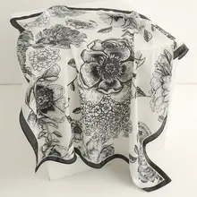 Zwart-witte Bloemen Sjaal