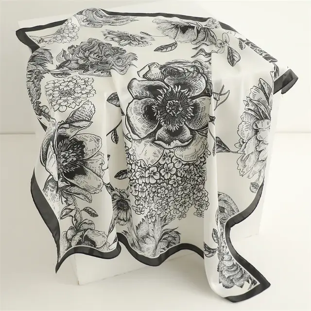 Zwart-witte Bloemen Sjaal