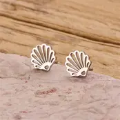 Goodies Label Shell Studs Zilverkleurig | Stainless Steel Oorstuds 8 x 9 mm