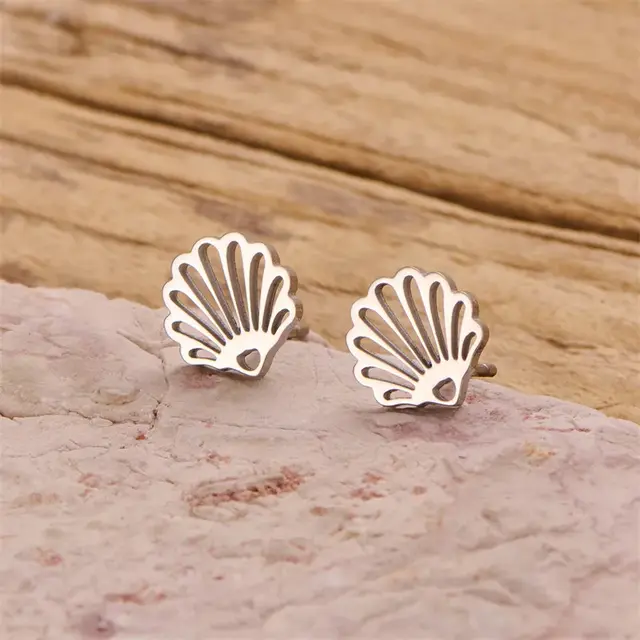 Goodies Label Shell Studs Zilverkleurig | Stainless Steel Oorstuds 8 x 9 mm
