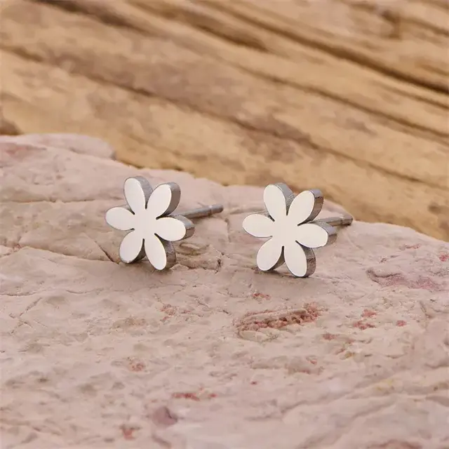 Goodies Label Zilverkleurige Daisy Oorstuds 8 mm | Stainless Steel