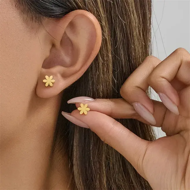 Goodies Label Goudkleurige Daisy Oorstuds 8 mm | Stainless Steel