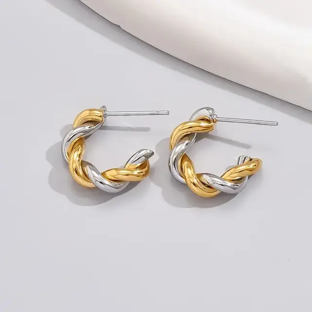 Goodies Label Bicolor Twisted Hoops 1,8 cm | Stainless Steel Oorbellen