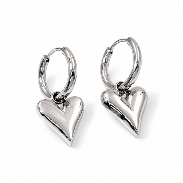 Stainless steel oorbellen met hartje – Zilverkleurige hoops