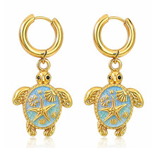 Goodies Label Goudkleurige Zeeschildpad Hoops | Coastal Statement Oorbellen