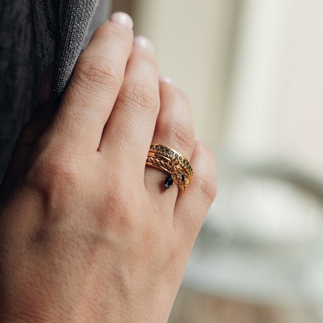 iXXXi Vulring Small Circle Stone Black Diamond