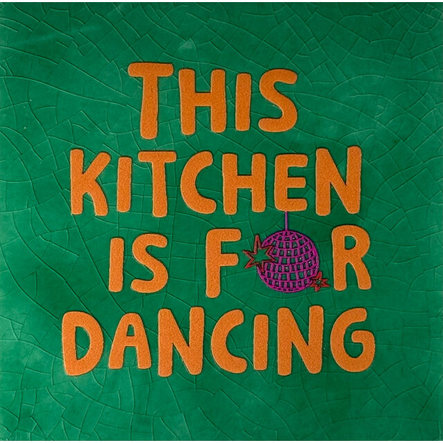 this kitchen is for dancing hardgroen/oranje(knalroze)