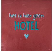het is hier geen hotel roze/turquoise(warmblauw)