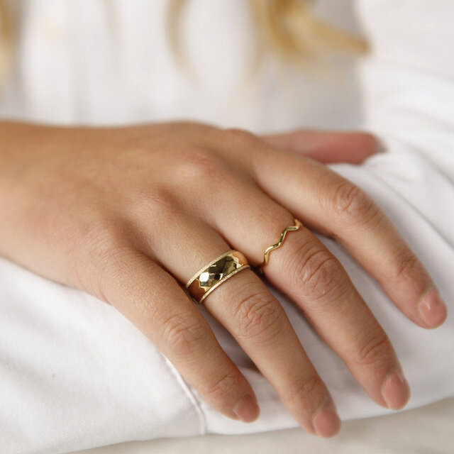 Facetgeslepen gouden ring - 5 mm breed - Elegante glans