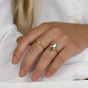 Ring met Druppel Glassteen & Getwist Randje • Kristal • Goud