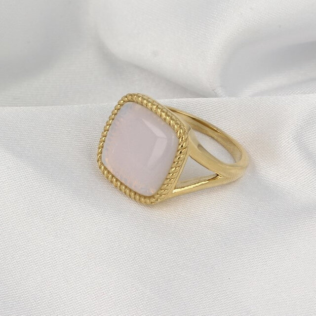 Gouden zegelring - White Quartz - tijdloos design