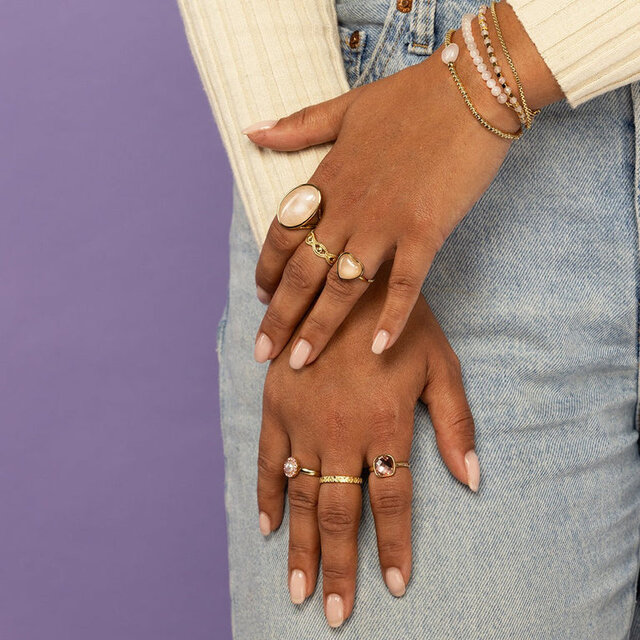 Gouden ring - roze facet kristal glassteen