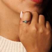 Ring met Ronde Glassteen & Getwist Randje • Groen • Zilver