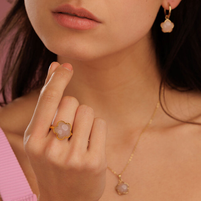 Oorbellen met Bloem Hanger • Rose Quartz