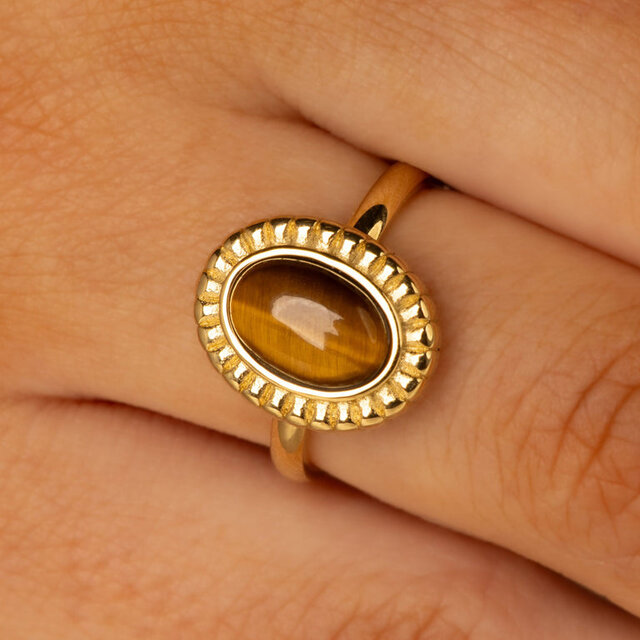 Ring met Ovale Edelsteen en Ribbelrand • Tiger Eye